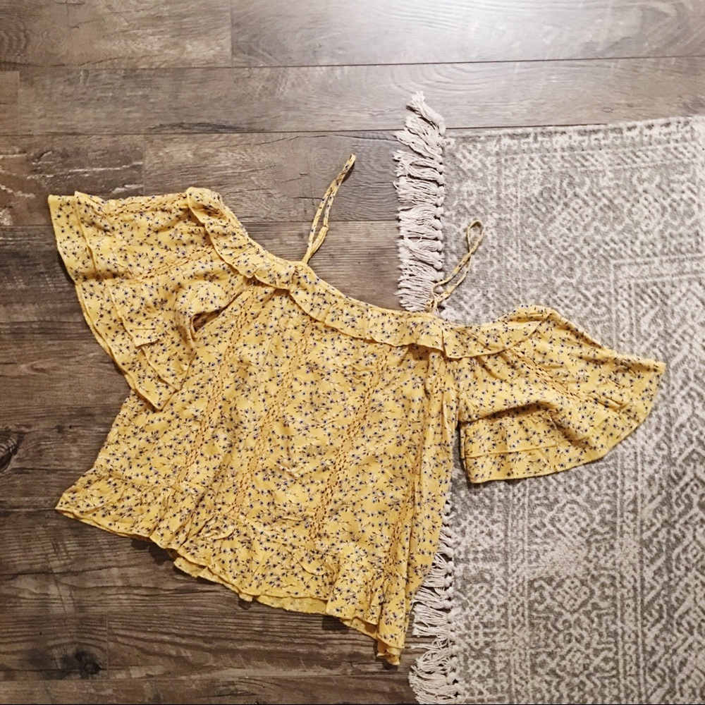 AMERICAN EAGLE || Off the Shoulder Floral Top